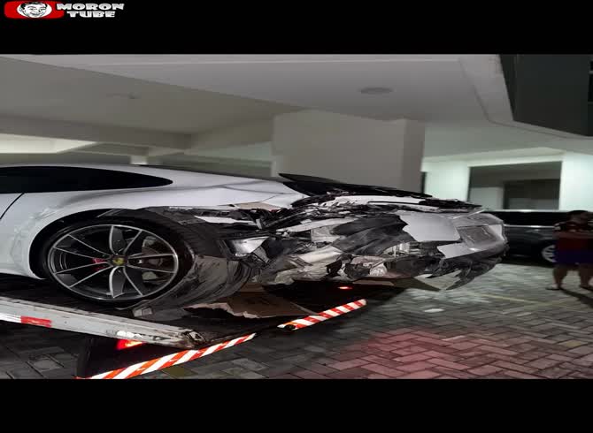 Video :After stealing a Porsche, a 10-year-old crashes it into a wall
